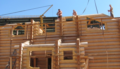 Disassembling a log house on the North House construction site